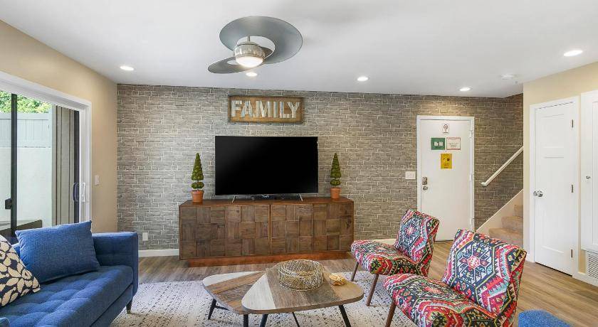 Photo of Livingroom in Hermosa Village
