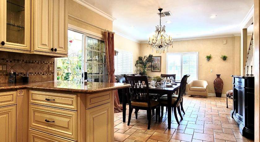 Photo of Kitchen in North of Wilshire