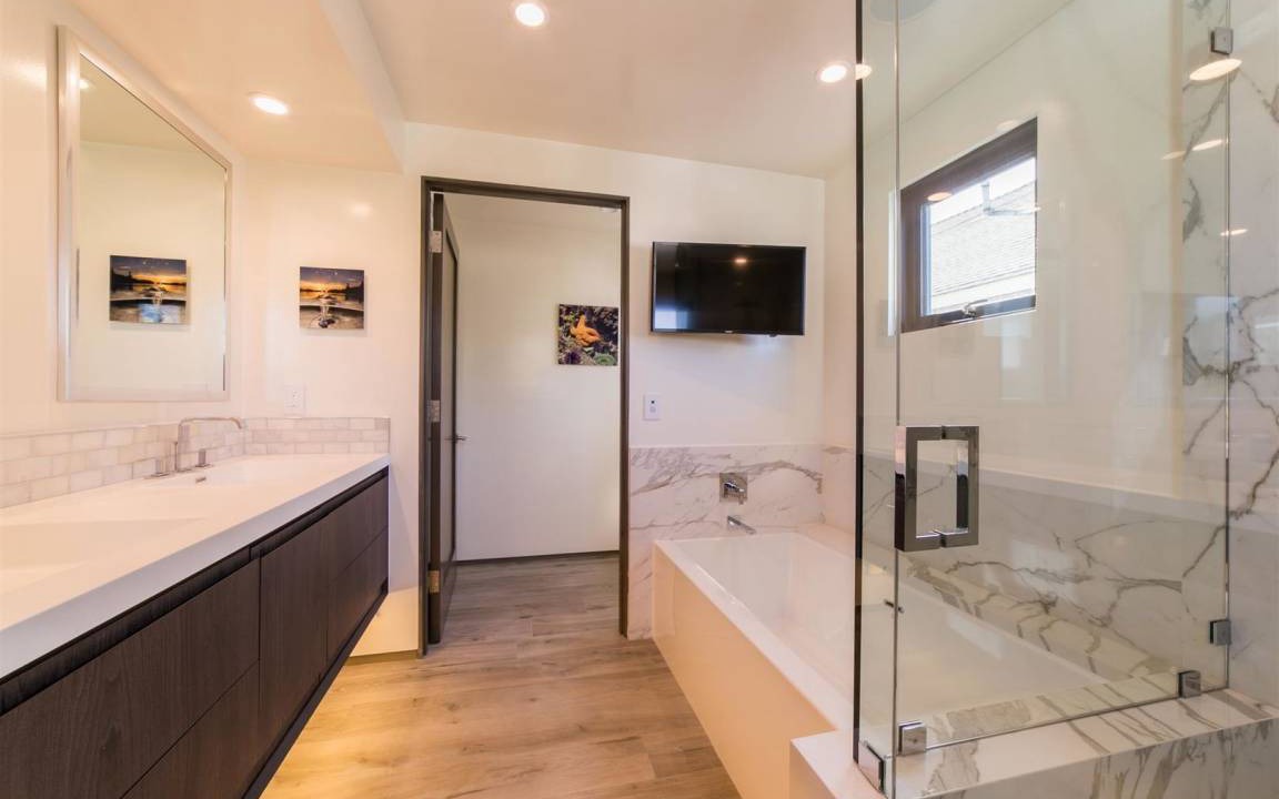 Photo of Bathroom in Balboa Peninsula