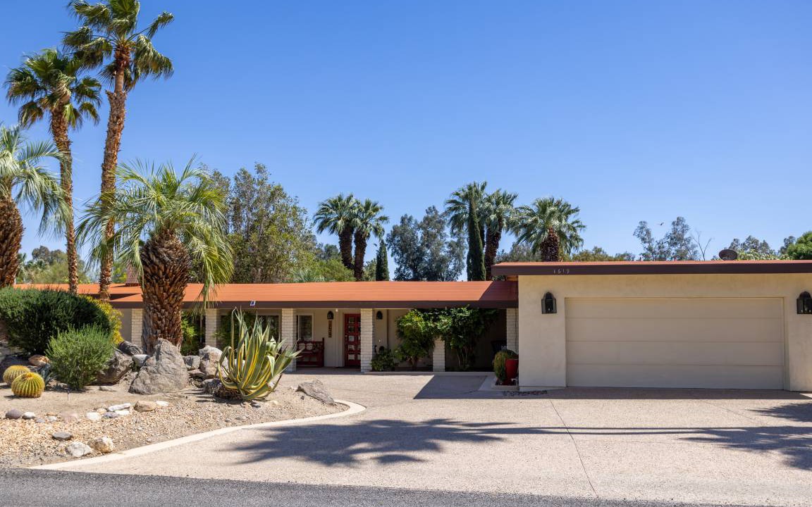 Photo of Buildings in Borrego Springs