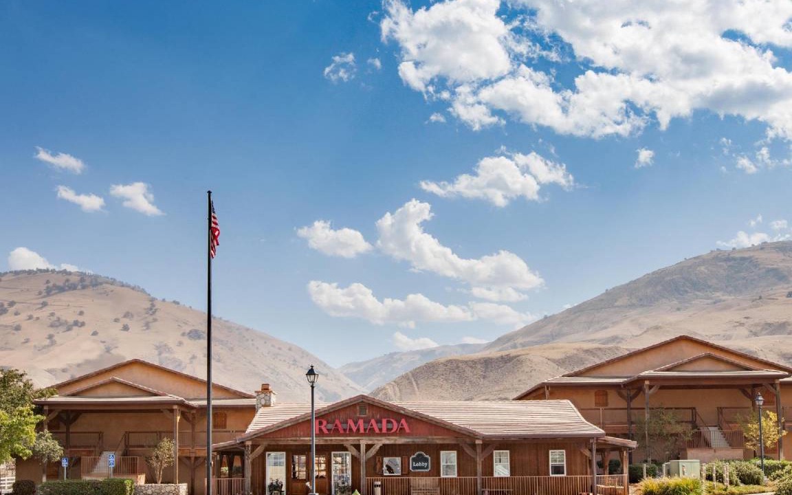 Photo of Buildings in Lebec