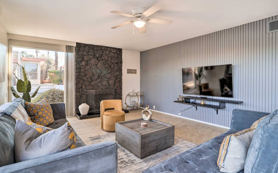 Photo of Livingroom in Palm Desert