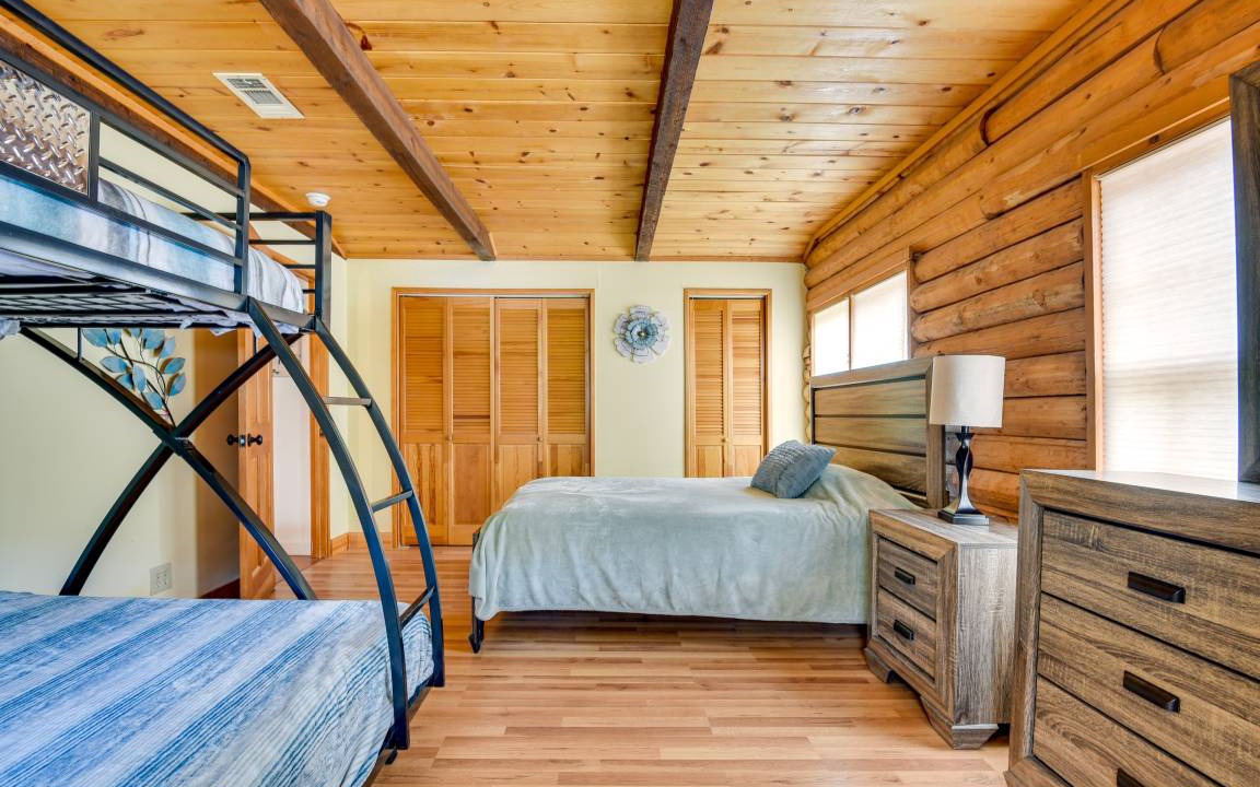 Photo of Bedroom in Pine Mountain Club