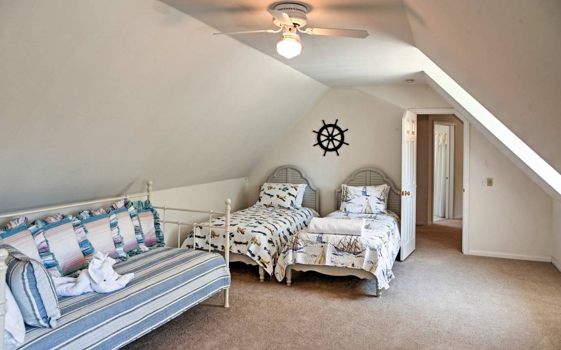Photo of Bedroom in Lake Arrowhead