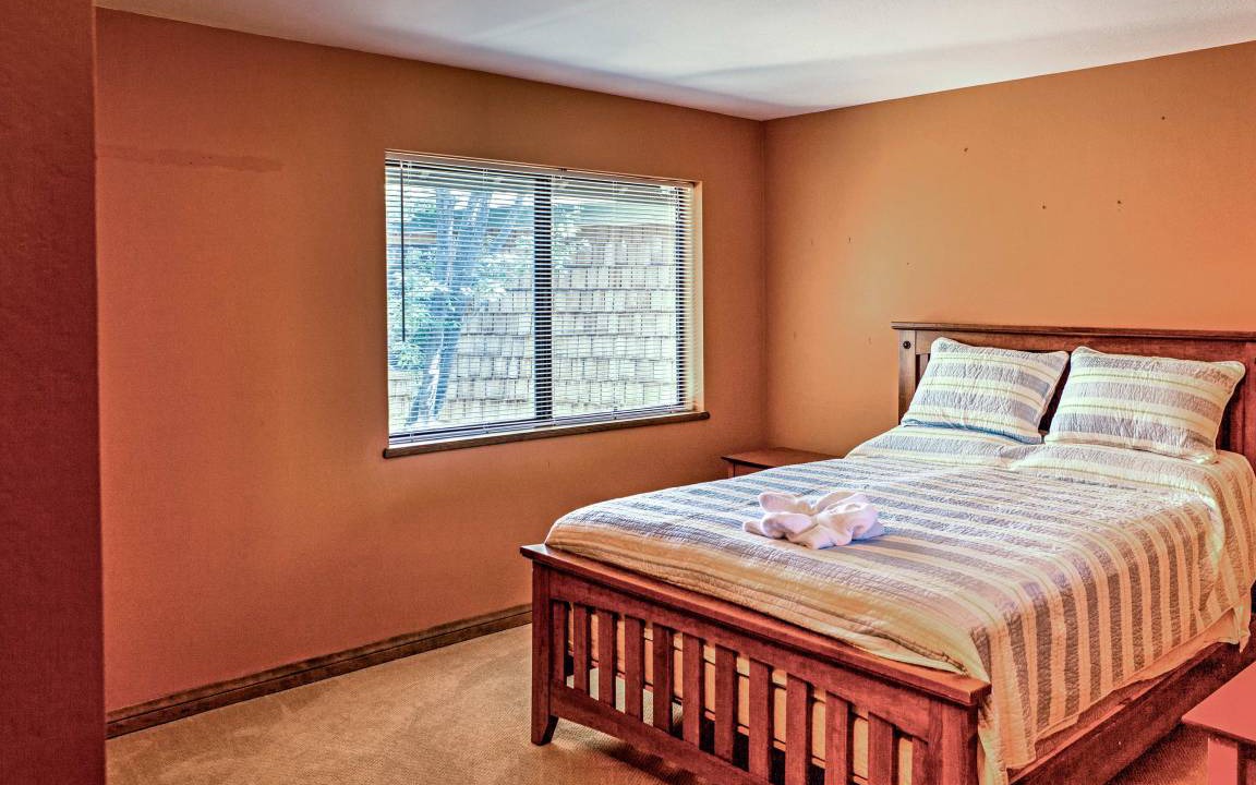 Photo of Bedroom in Lake Arrowhead
