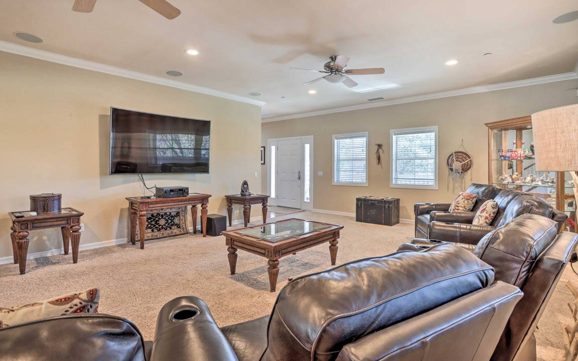 Photo of Livingroom in Blue Jay