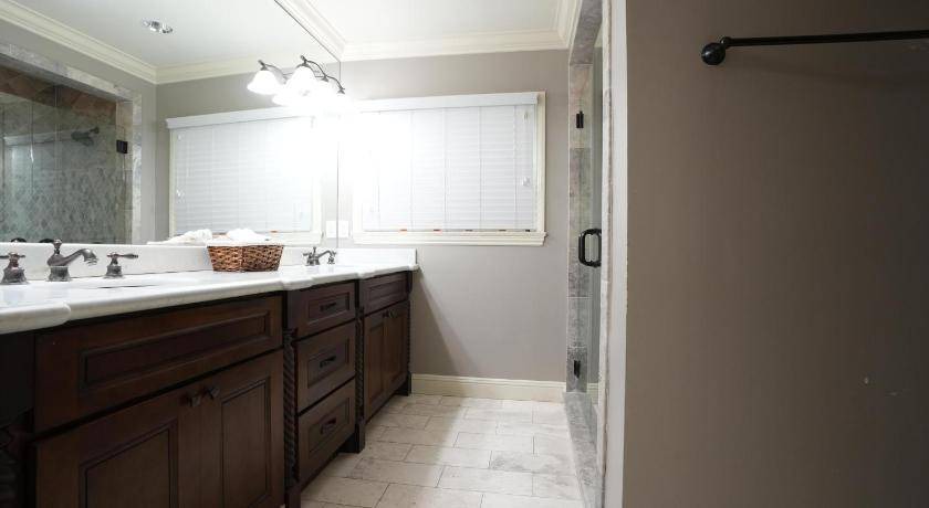 Photo of Bathroom in Northwest Anaheim