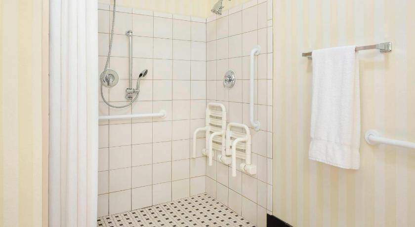 Photo of Bathroom in Kingsburg