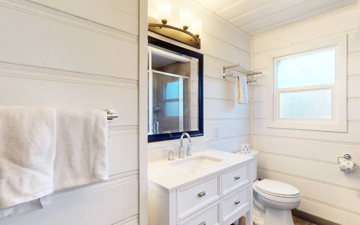 Photo of Bathroom in Lakeside Park