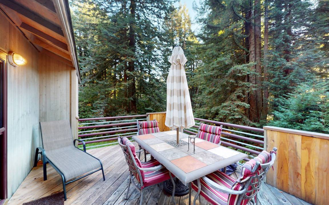 Photo of Patio Balcony in Crescent City