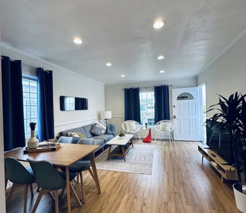 Photo of Livingroom in Lawndale