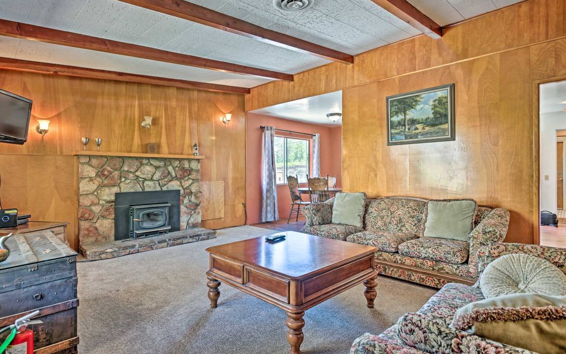 Photo of Livingroom in Kernville