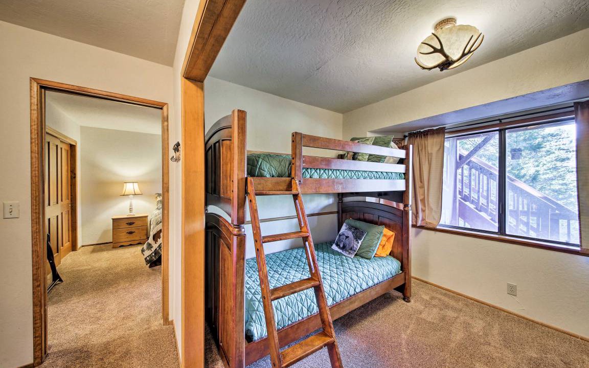 Photo of Bedroom in Lake Arrowhead