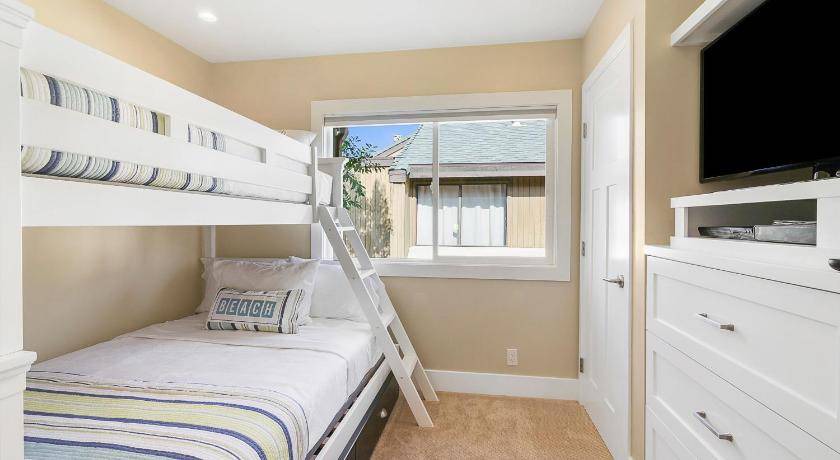 Photo of Bedroom in Hermosa Village