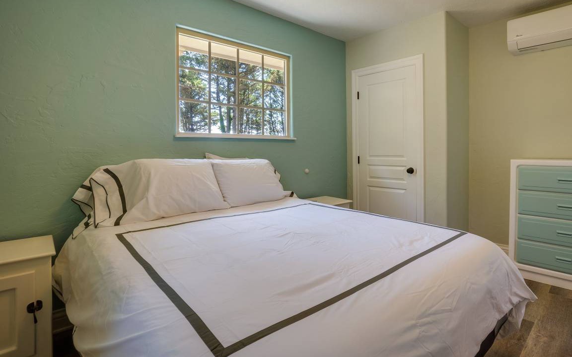 Photo of Bedroom in Smith River
