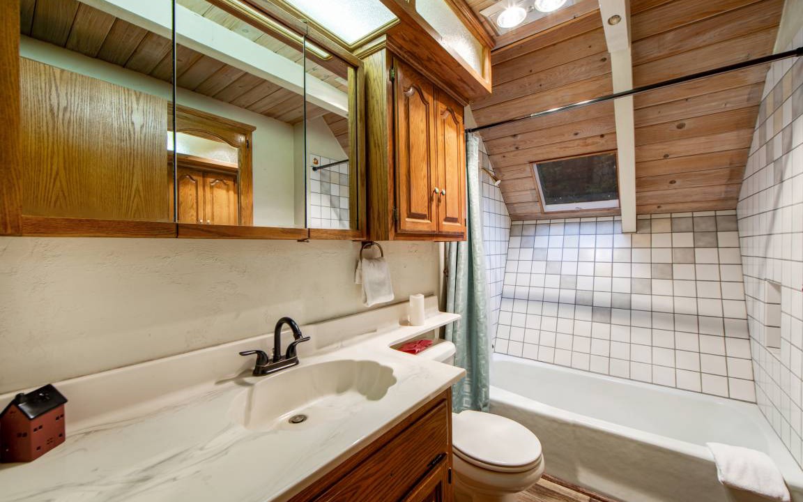 Photo of Bathroom in Pine Cove