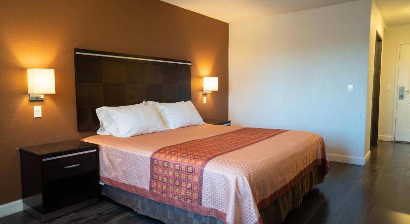 Photo of Bedroom in Maywood