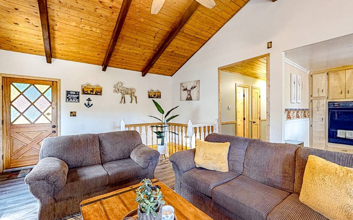 Photo of Livingroom in Crestline