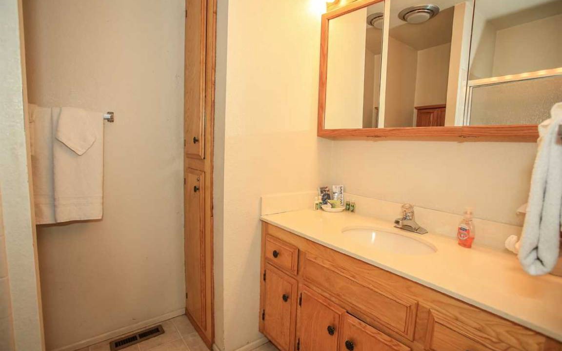 Photo of Bathroom in Summit Estates