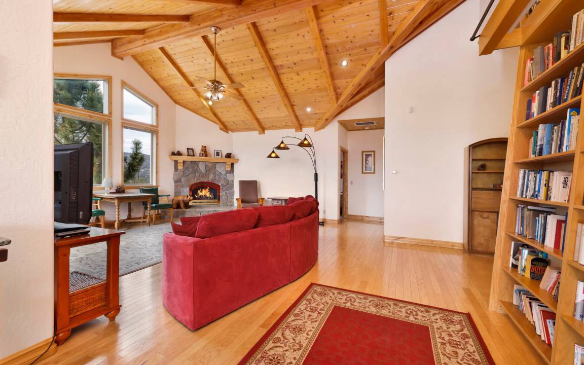 Photo of Livingroom in Castle Glen Estates