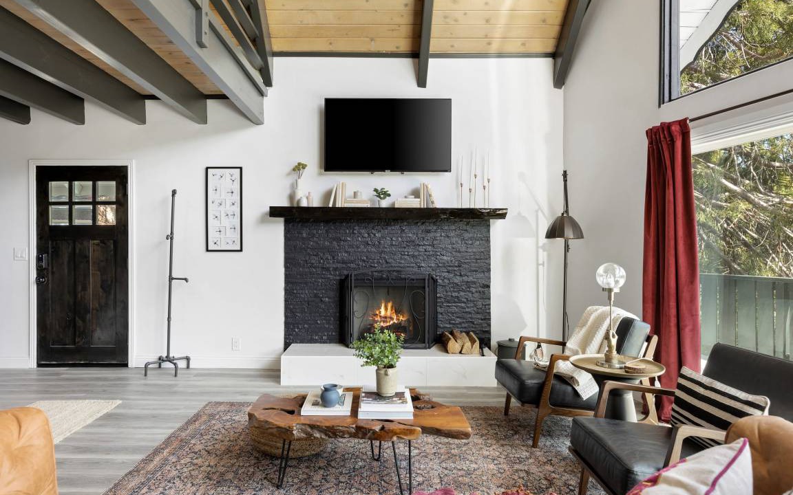 Photo of Livingroom in Crestline