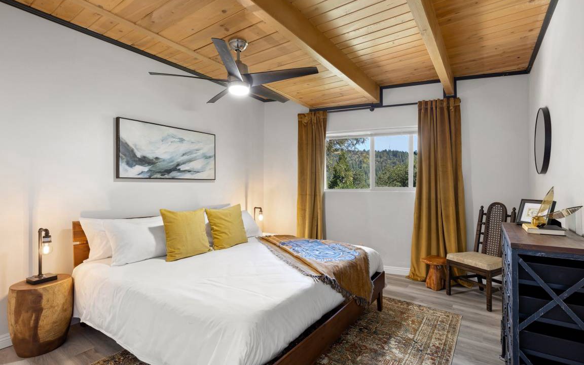 Photo of Bedroom in Crestline