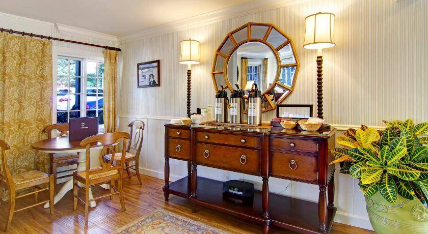 Photo of Livingroom in Golden Rectangle