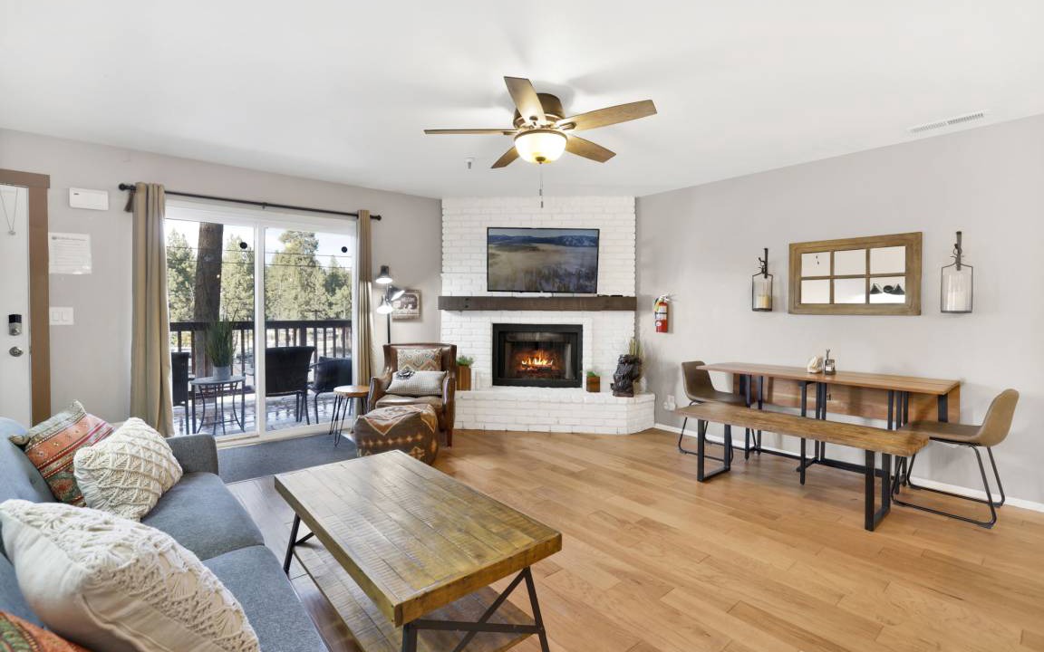 Photo of Livingroom in Summit Estates