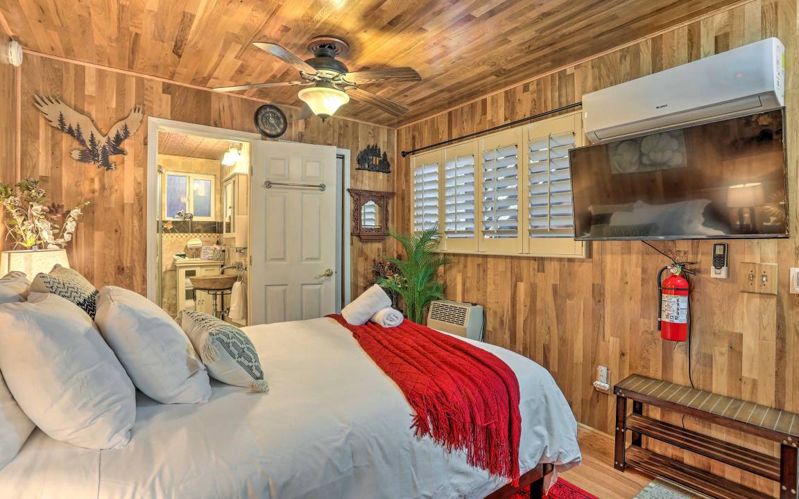 Photo of Bedroom in Crestline