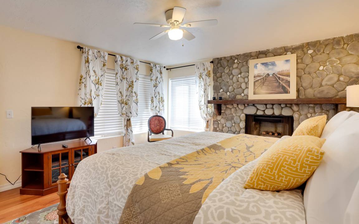 Photo of Bedroom in Crestline