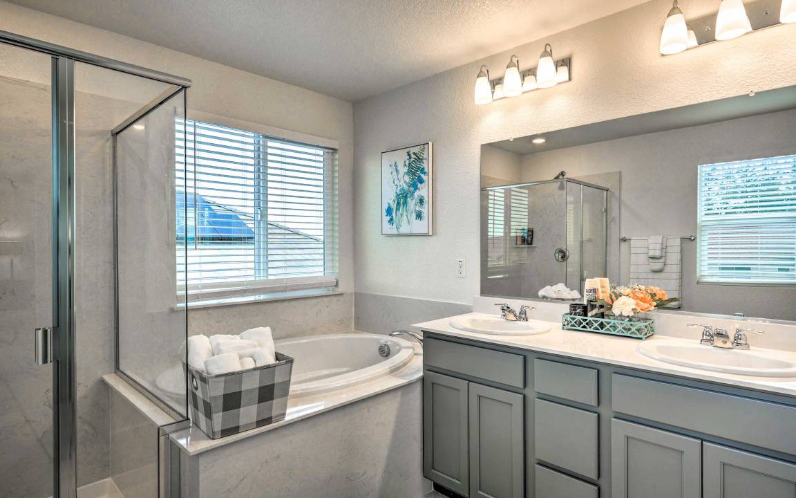 Photo of Bathroom in Hood