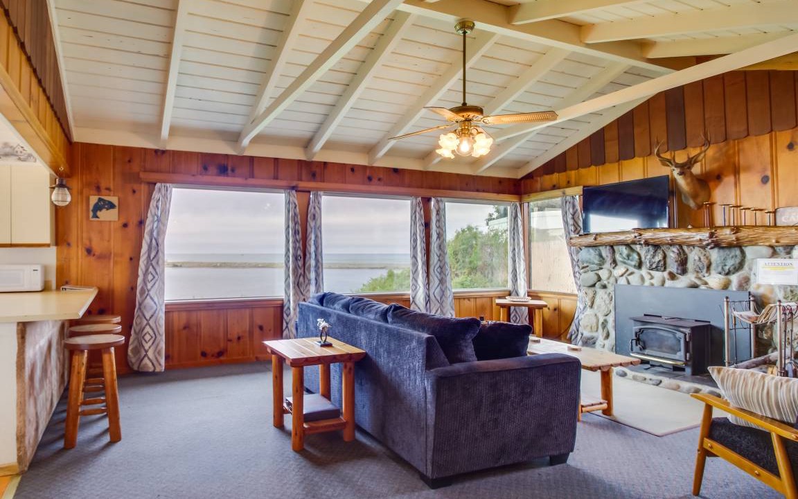 Photo of Livingroom in Smith River
