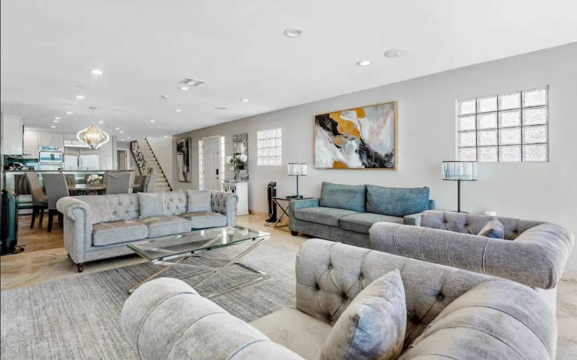 Photo of Livingroom in Eastern Malibu