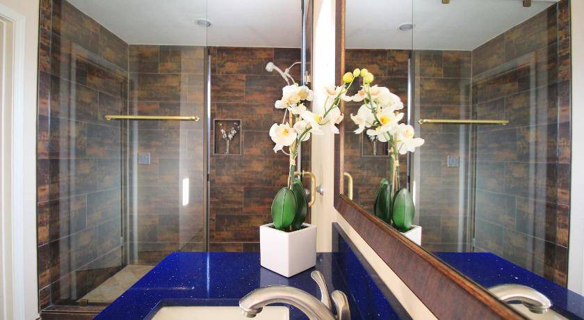 Photo of Bathroom in NoHo Arts District