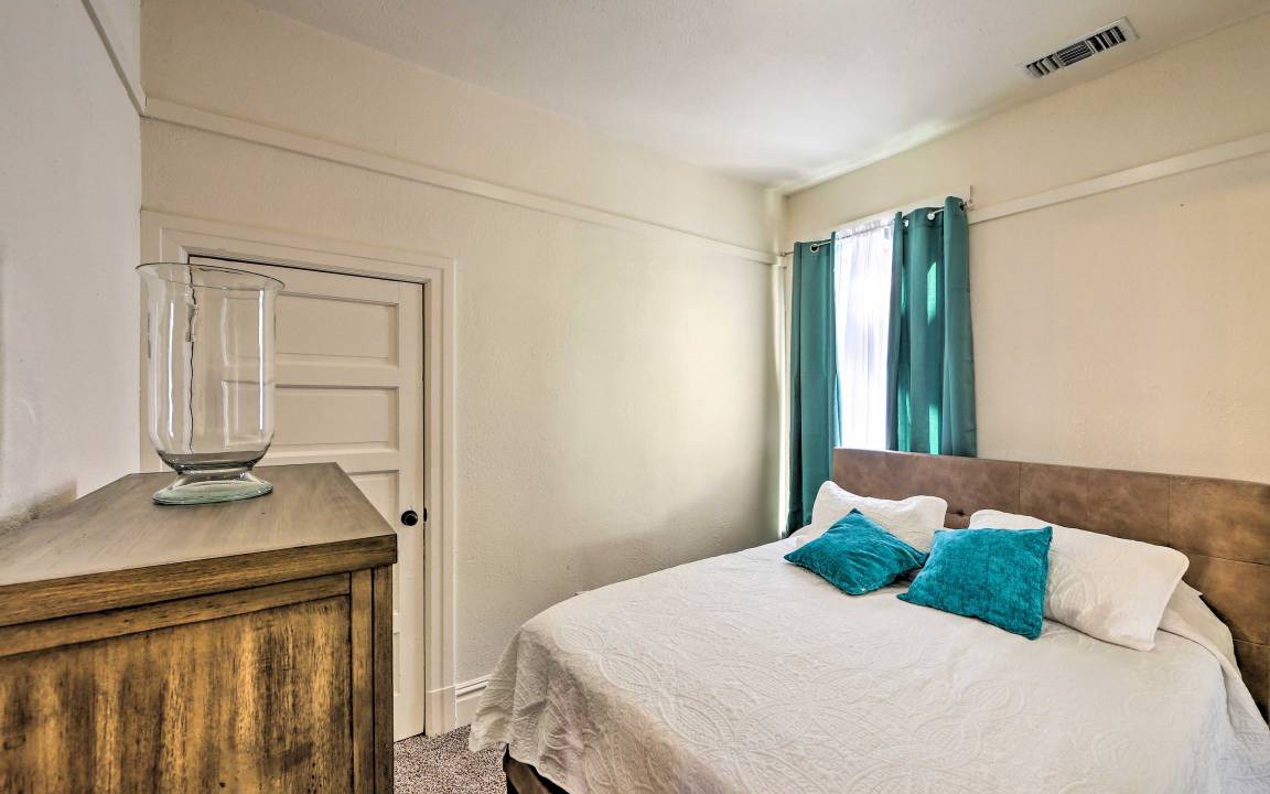 Photo of Bedroom in Downtown Riverside