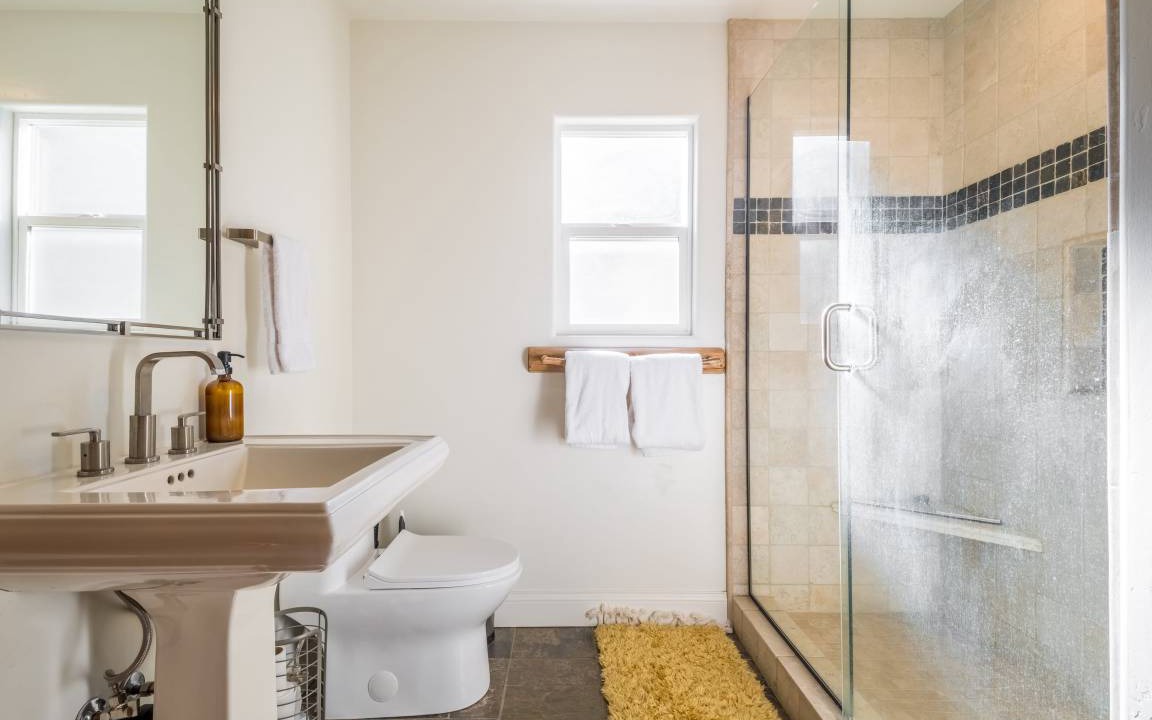 Photo of Bathroom in Upper Moonridge