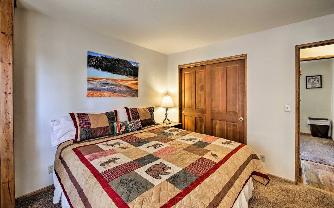 Photo of Bedroom in Lake Arrowhead