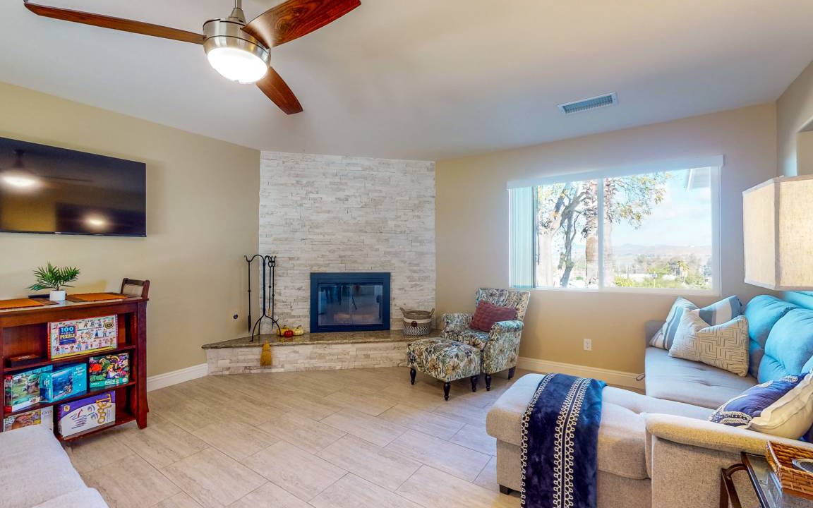 Photo of Livingroom in Lakeland Village