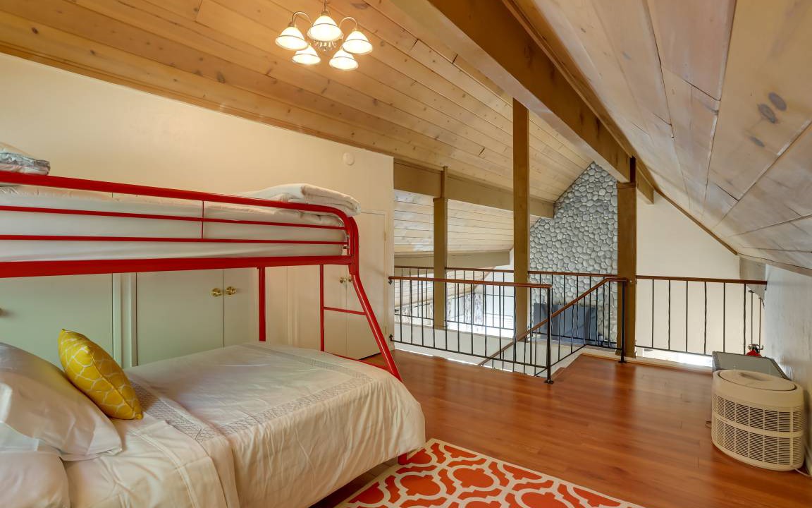 Photo of Bedroom in Crestline