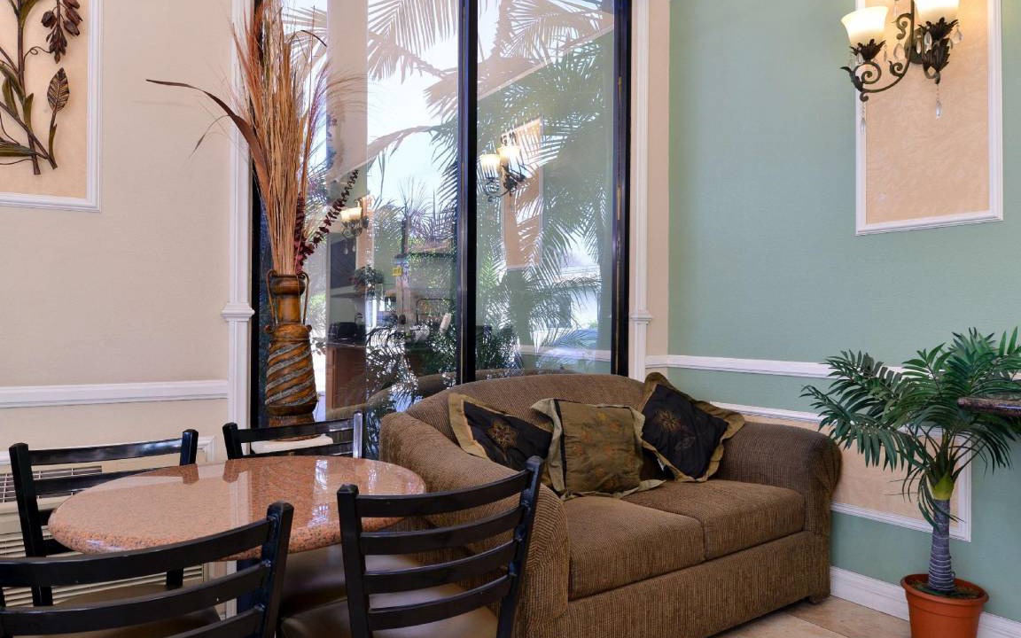 Photo of Livingroom in East Pasadena