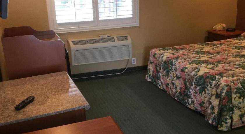Photo of Bedroom in Fairfax District