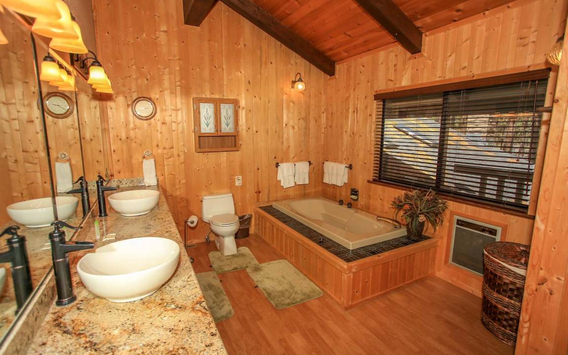 Photo of Bathroom in Summit Estates