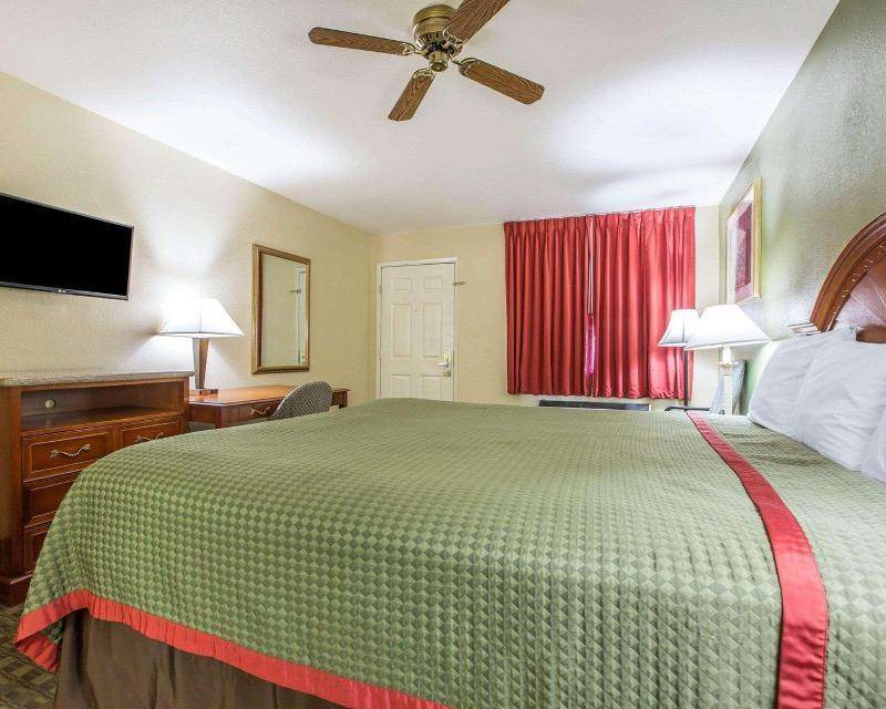 Photo of Bedroom in Delano