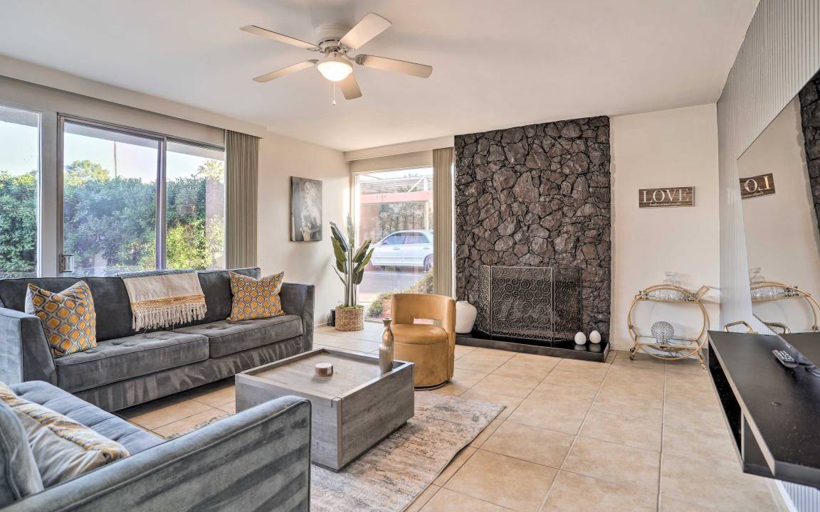 Photo of Livingroom in Palm Desert