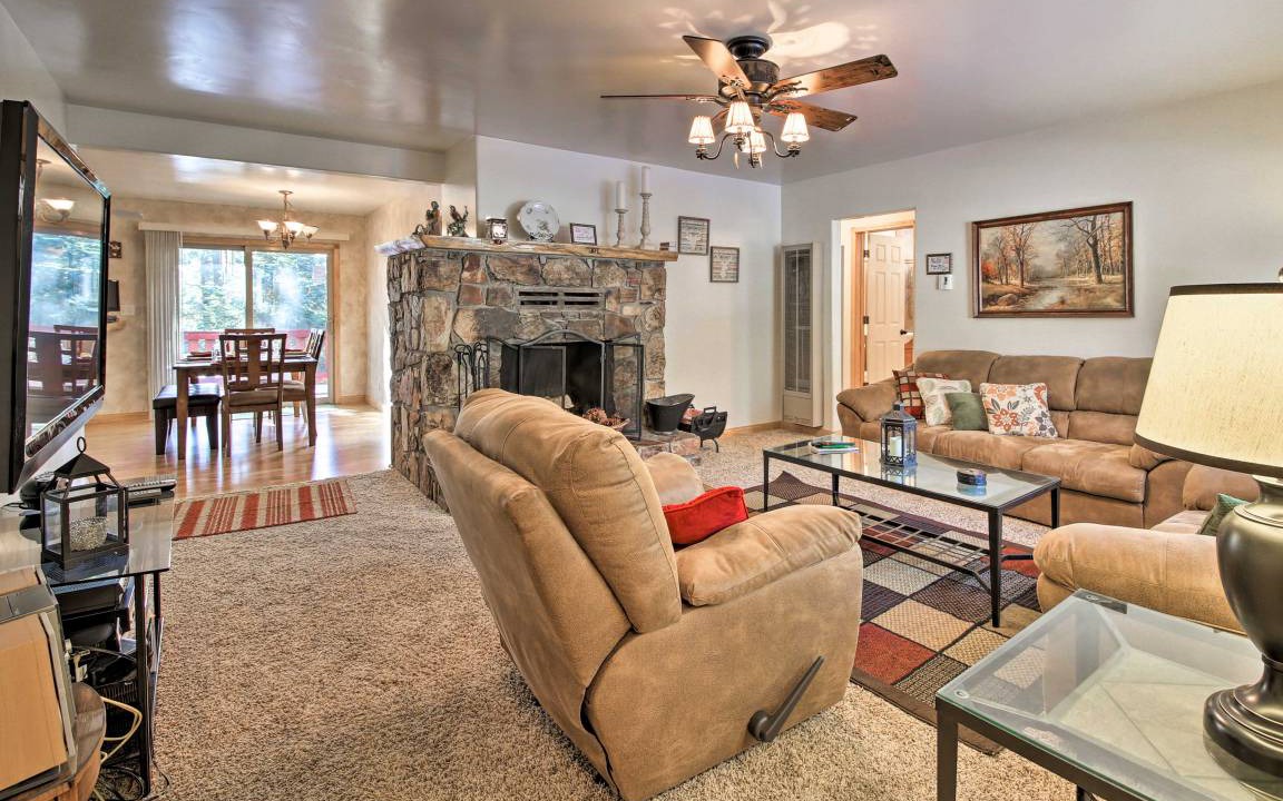 Photo of Livingroom in Fawnskin