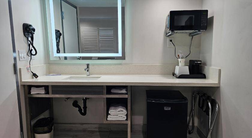 Photo of Bathroom in Northwest Anaheim