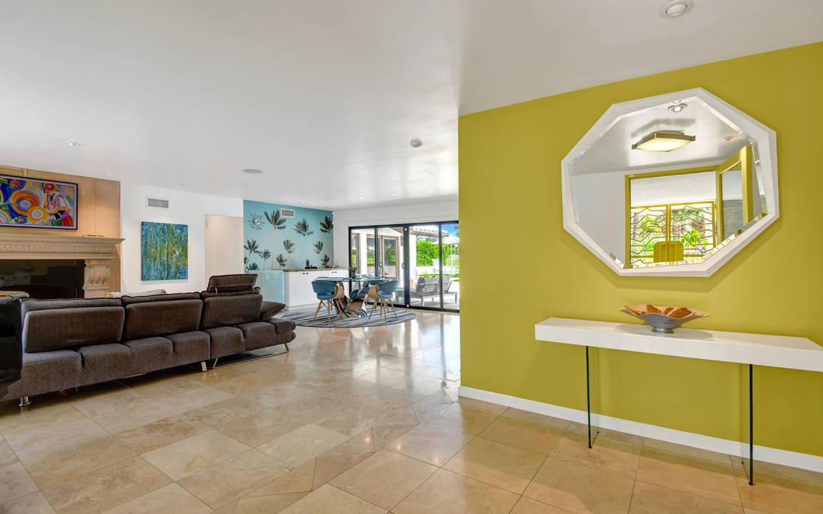 Photo of Livingroom in Canyon Corridor