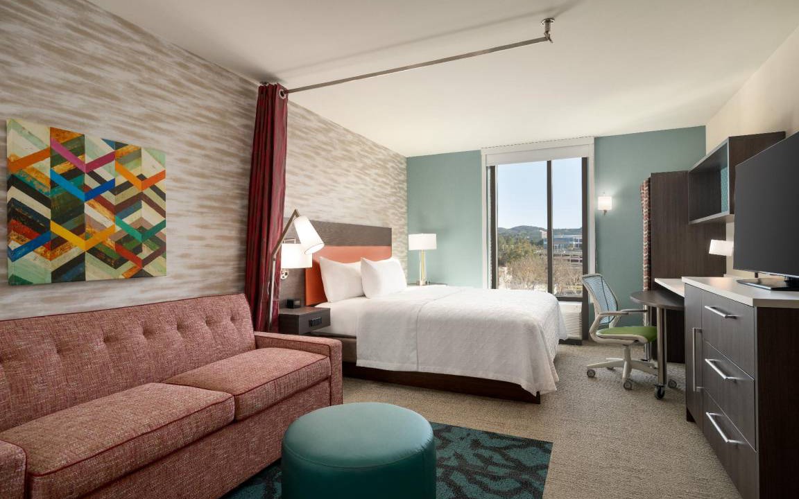 Photo of Livingroom in Warner Center