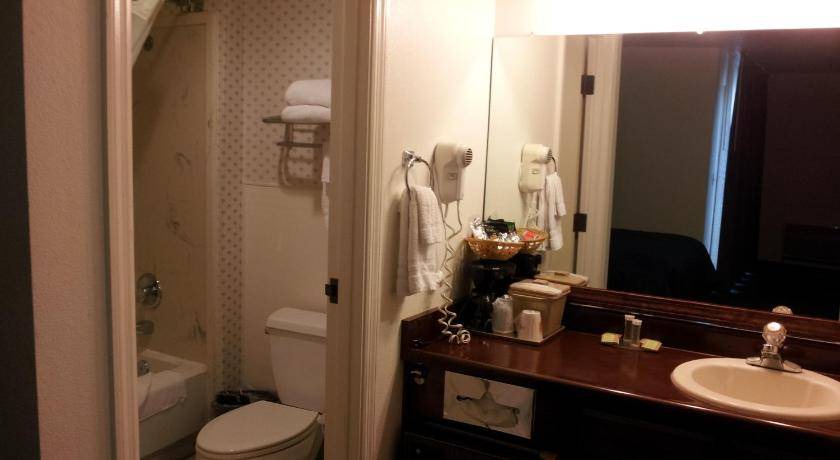 Photo of Bathroom in Oroville