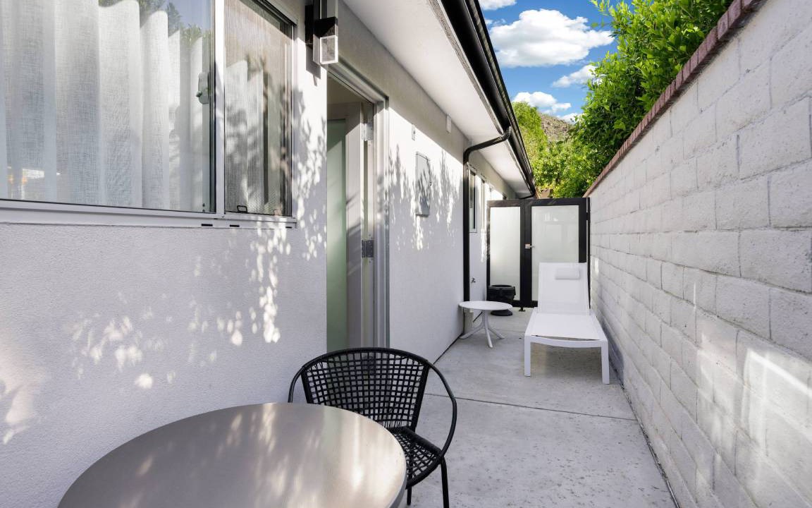 Photo of Patio Balcony in Historic Tennis Club
